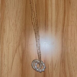 Elegant Gold and Pearl Necklace